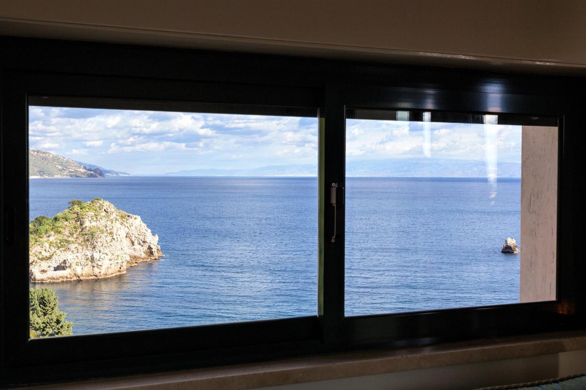 Beachfront Penthouse Taormina